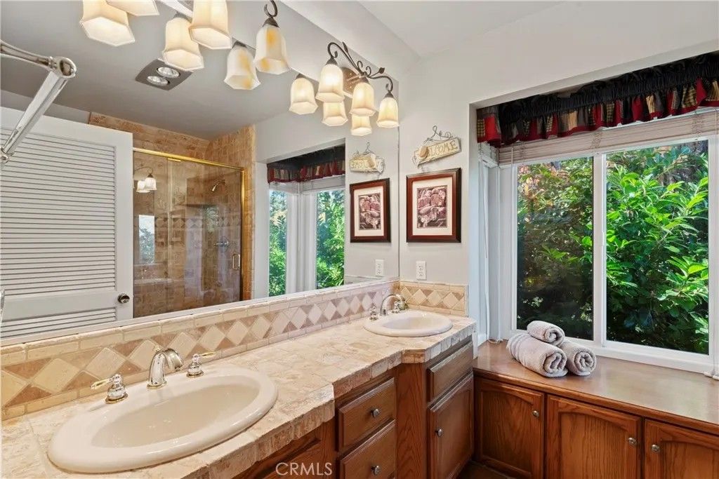 Photo of 27772 Hamiltair Drive, Lake Arrowhead, CA 92352 (MLS # IG25250674)