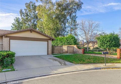 Photo of 23540 Lampara Dr, Valencia, CA 91355 (MLS # SR26015612)