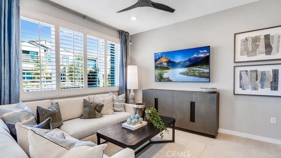 2837 E Amberley Privado