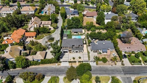 Tiny photo for 5421 Bothwell RD, Tarzana, CA 91356 (MLS # SR26099697)