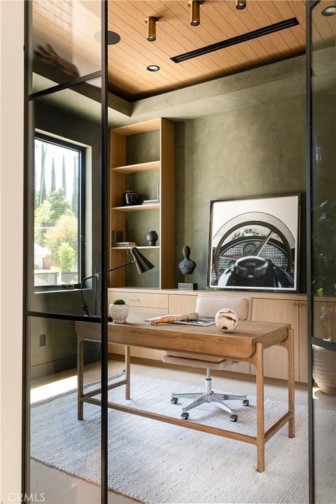 Tiny photo for 5421 Bothwell RD, Tarzana, CA 91356 (MLS # SR26099697)