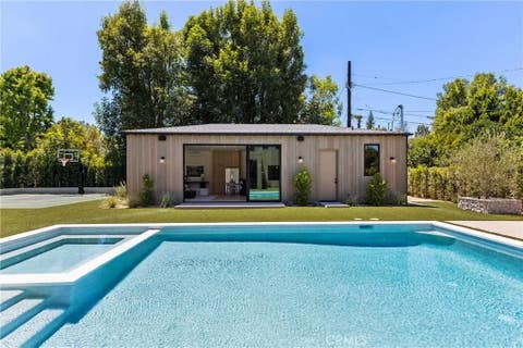Tiny photo for 5421 Bothwell RD, Tarzana, CA 91356 (MLS # SR26099697)