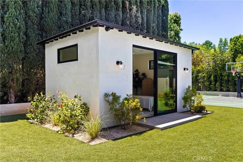 Tiny photo for 5421 Bothwell RD, Tarzana, CA 91356 (MLS # SR26099697)