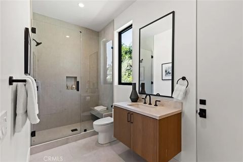 Tiny photo for 5421 Bothwell RD, Tarzana, CA 91356 (MLS # SR26099697)