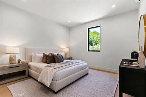 Tiny photo for 5421 Bothwell RD, Tarzana, CA 91356 (MLS # SR26099697)