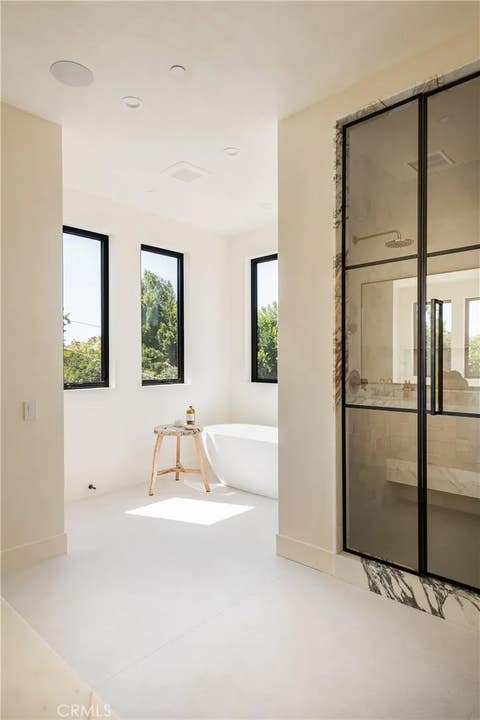 Tiny photo for 5421 Bothwell RD, Tarzana, CA 91356 (MLS # SR26099697)