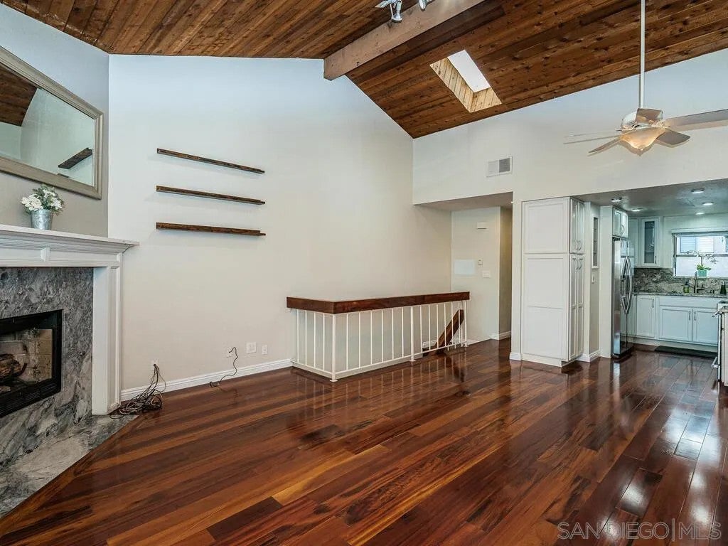 4566 W Point Loma