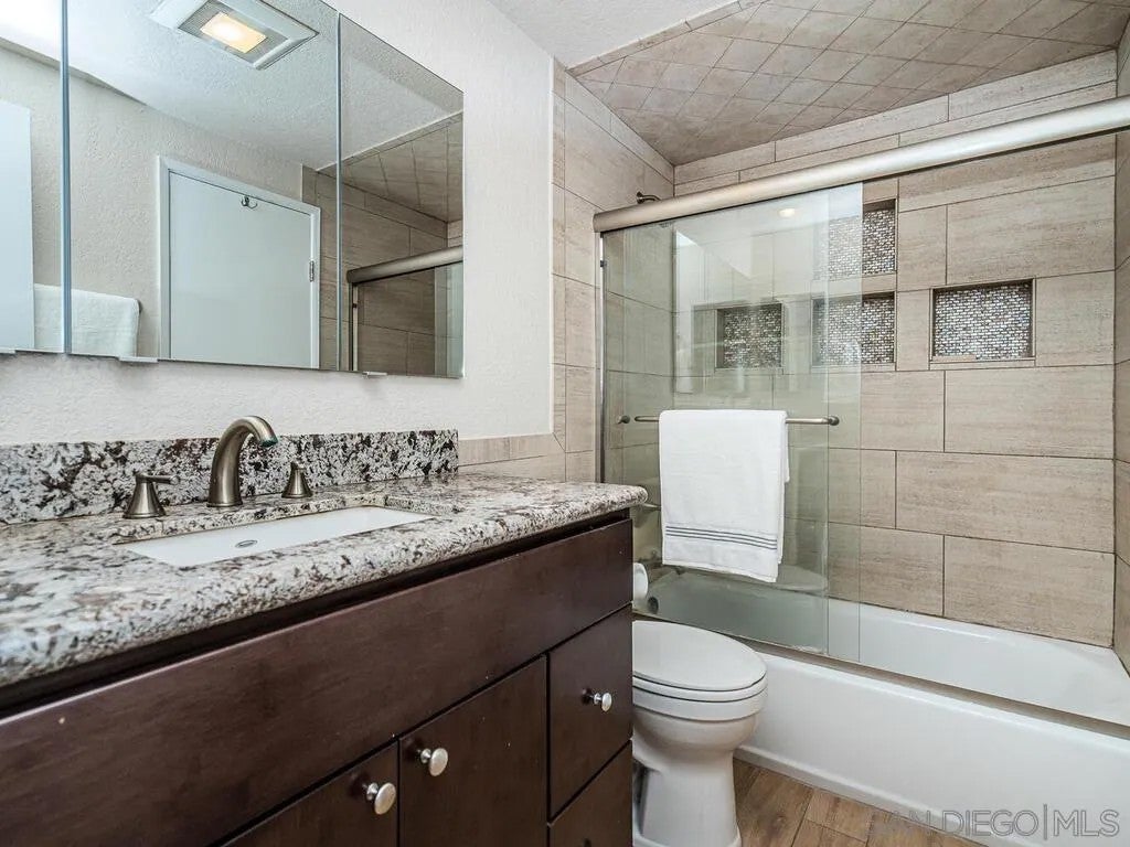 4566 W Point Loma