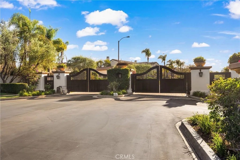 Photo of 5192 Via Andrea, Newbury Park, CA 91320 (MLS # SR26184956)