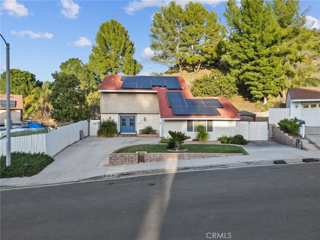 Photo of 27466 Annette Jo Cir, Saugus, CA 91350 (MLS # SR26023128)