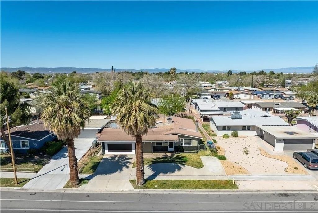 Photo of 44641 5th St E St, Lancaster, CA 93535 (MLS # 260009030)