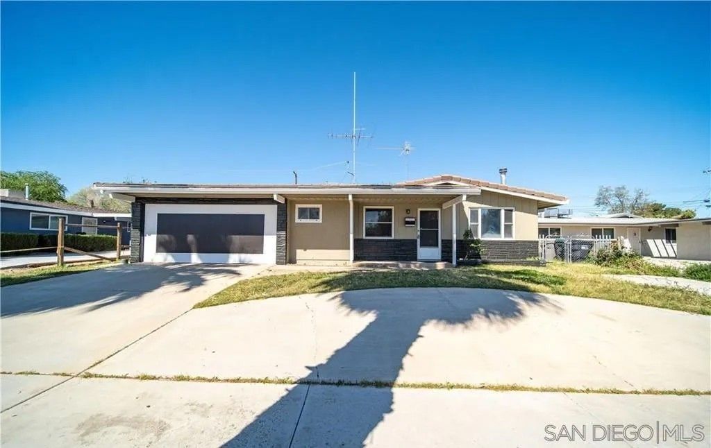 Photo of 44641 5th St E St, Lancaster, CA 93535 (MLS # 260009030)