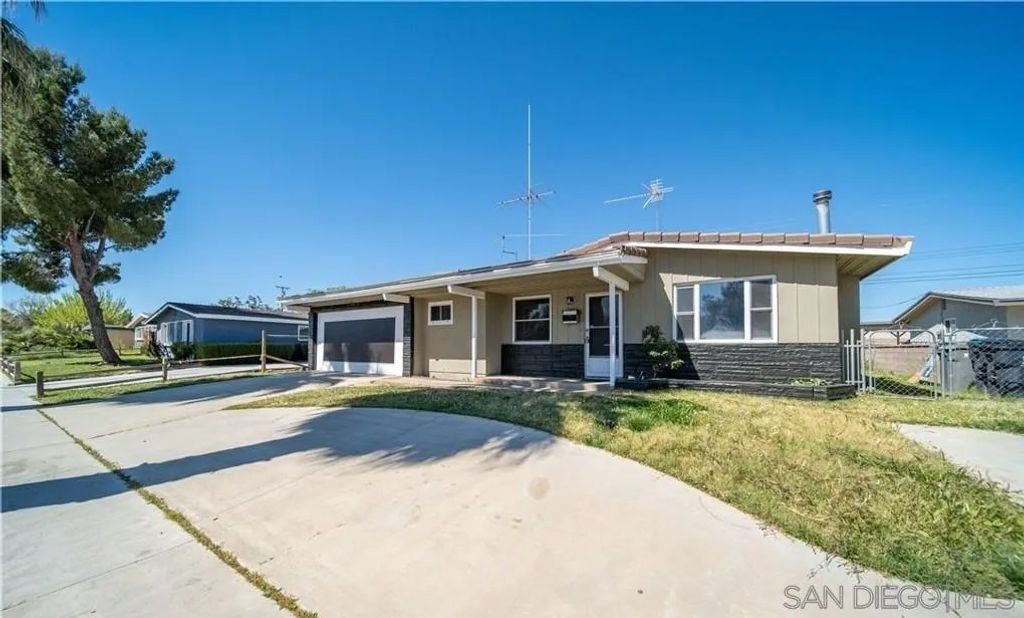 Photo of 44641 5th St E St, Lancaster, CA 93535 (MLS # 260009030)