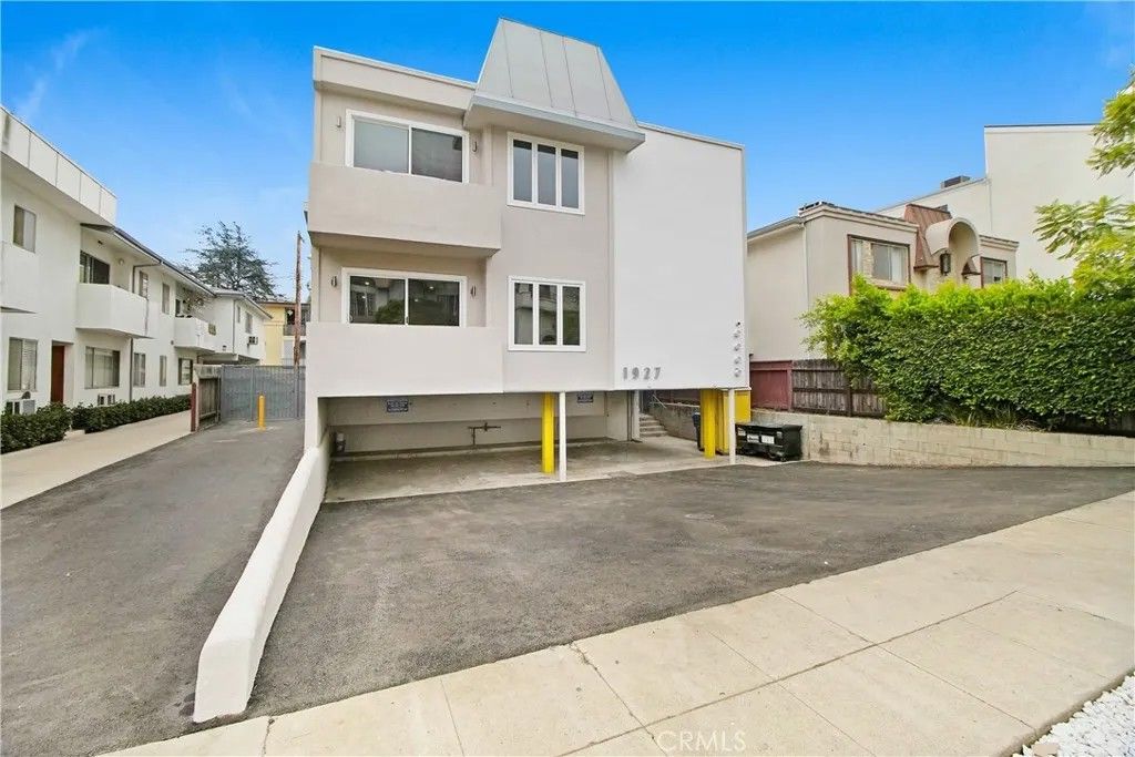 Photo of 1927 Pelham Avenue #1, Los Angeles, CA 90025 (MLS # SW25280773)