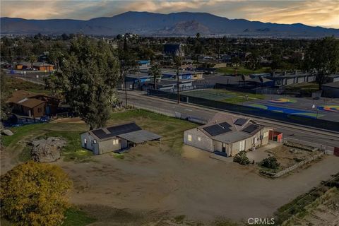 Photo of 530 Park Ave, Perris, CA 92570 (MLS # SW25275242)