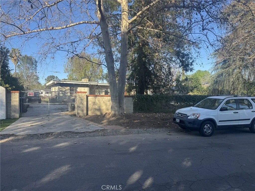 Photo of 17545 Community Street, Northridge, CA 91325 (MLS # SR26017850)