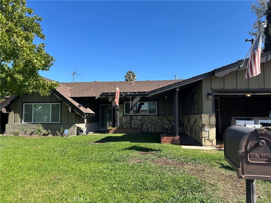 Photo of 3681 Chateau Court, Riverside, CA 92505 (MLS # IG25248710)