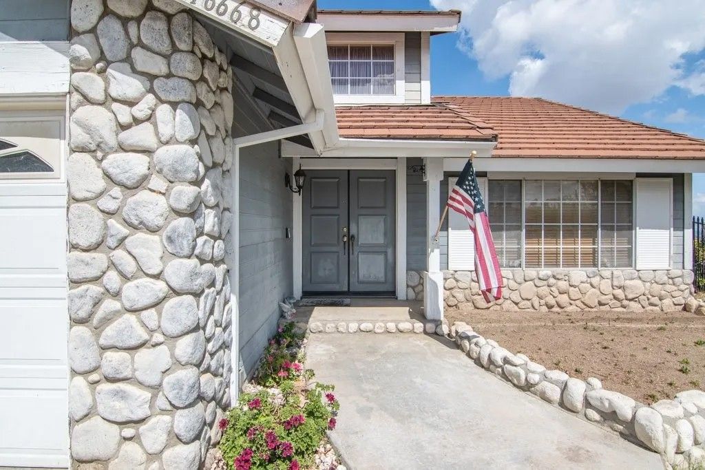 Photo of 16668 Lake Knoll, Riverside, CA 92503 (MLS # IV26071617)