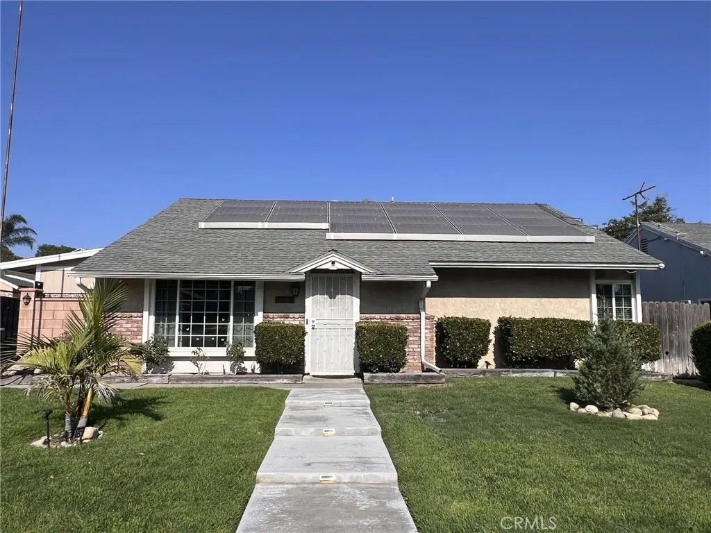 Photo of 591 N Smoke Tree Ave, Rialto, CA 92376 (MLS # IV25267348)