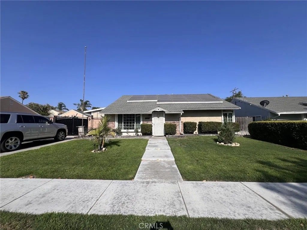 Photo of 591 N Smoke Tree Ave, Rialto, CA 92376 (MLS # IV25267348)