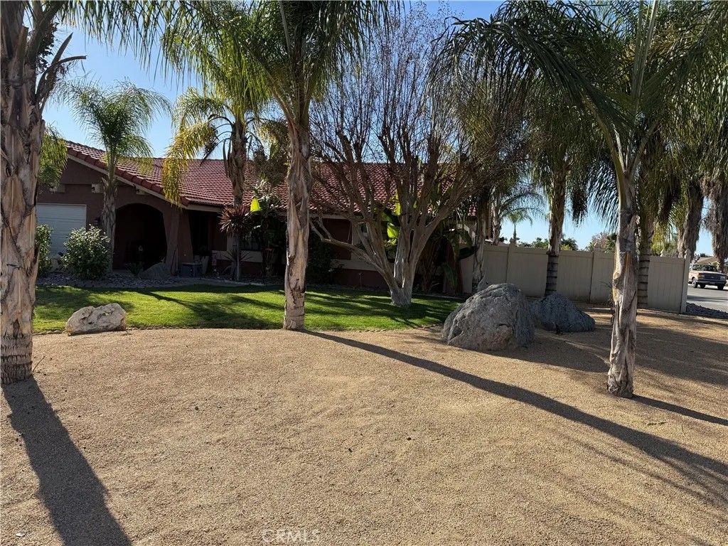 Photo of 25907 New Chicago Ave, Hemet, CA 92544 (MLS # SW26059586)