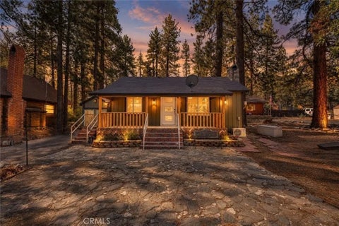 Photo of 1459 Ross Street, Wrightwood, CA 92397 (MLS # CV26198298)
