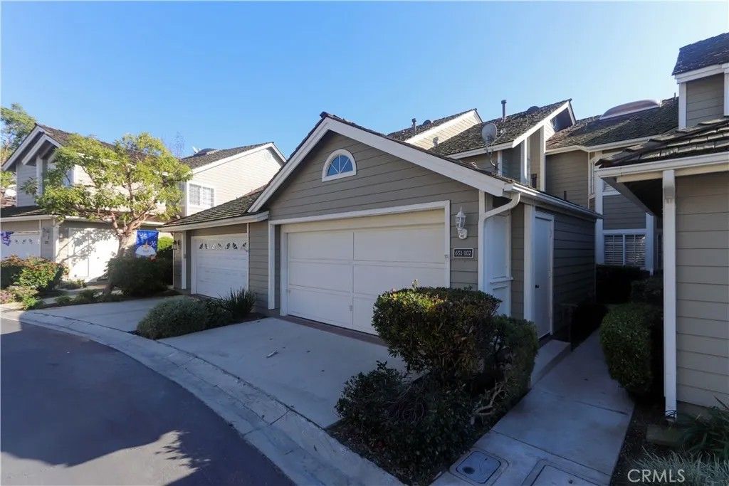 Photo of 651 Wakefield Court #102, Long Beach, CA 90803 (MLS # PW26000034)