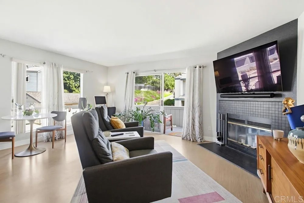 3350 Cherokee Avenue 25