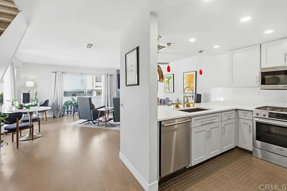 3350 Cherokee Avenue 25