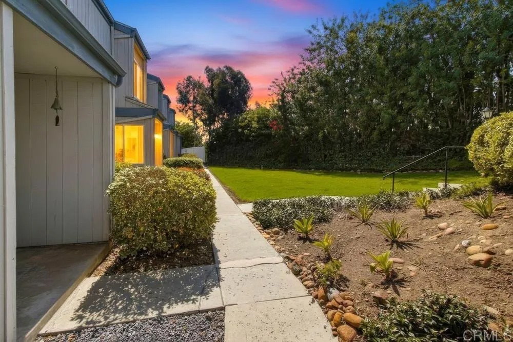 3350 Cherokee Avenue 25