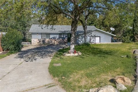 Photo of 11 Cove Court, Oroville, CA 95966 (MLS # LC26058656)