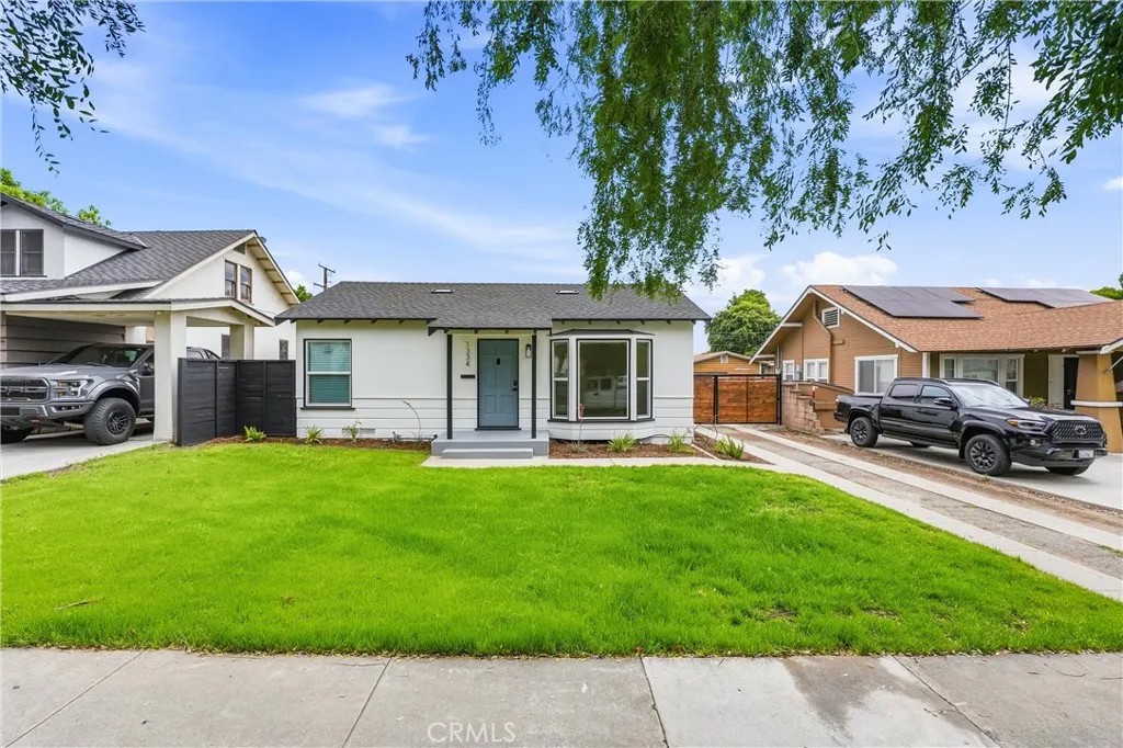 1334 N Sultana