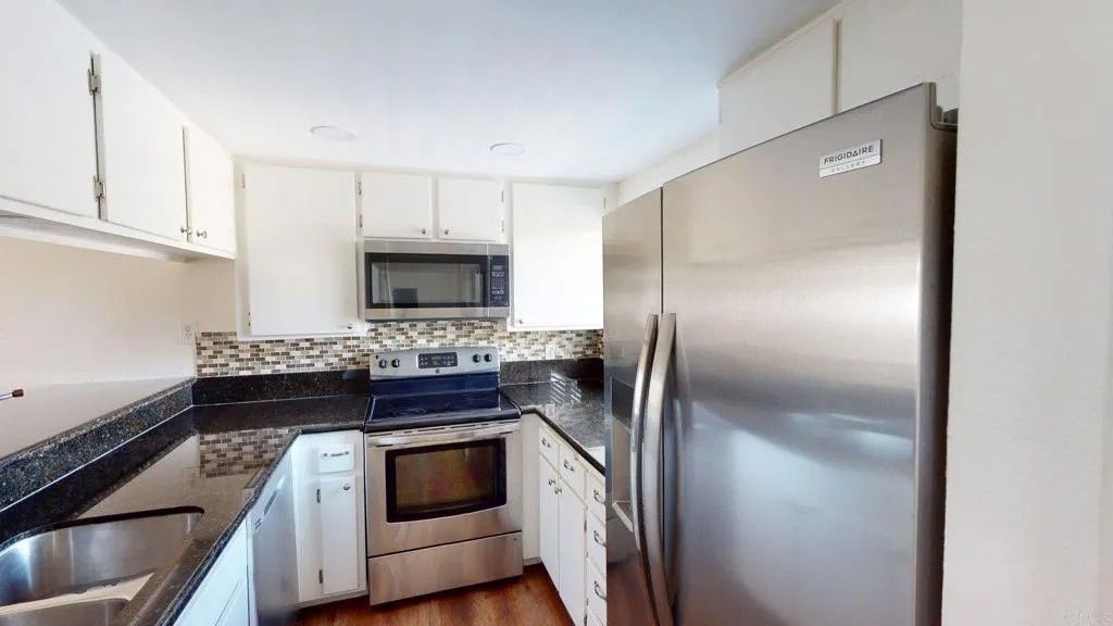 Photo of 8340 Via Sonoma #F, La Jolla, CA 92037 (MLS # PTP2505477)