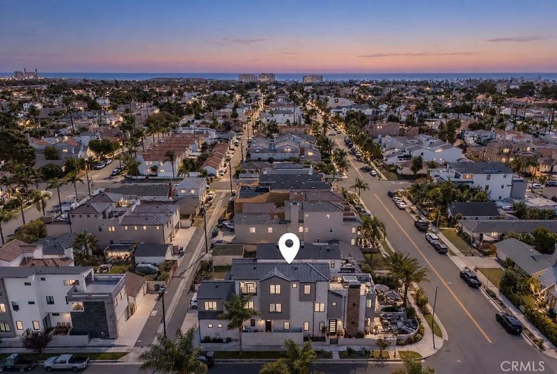 1022 Huntington