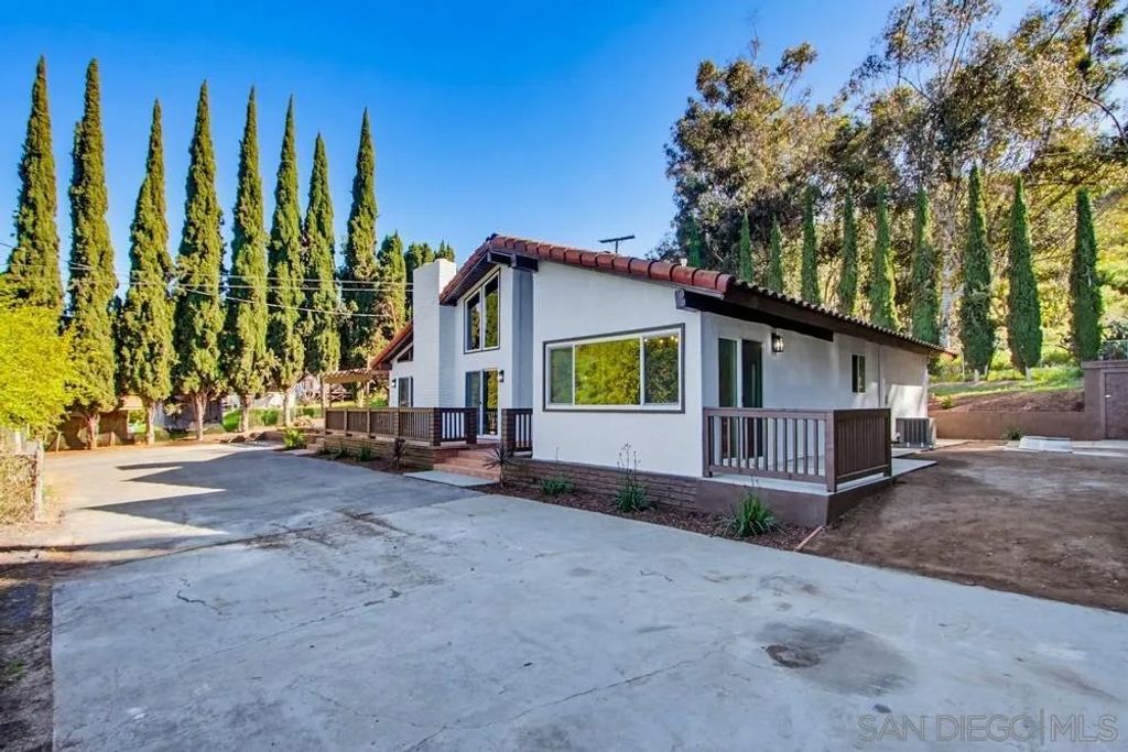 Photo of 1172 North Ave, Escondido, CA 92026 (MLS # 260005559)