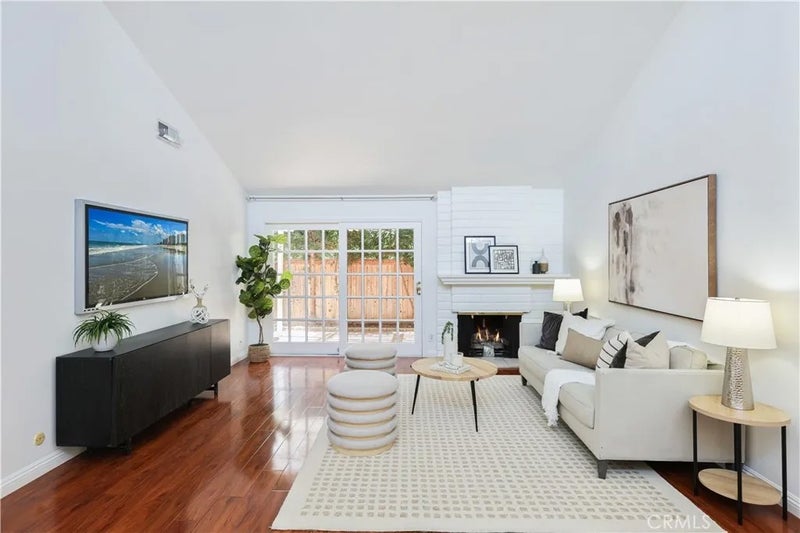 5282 Thorn Tree