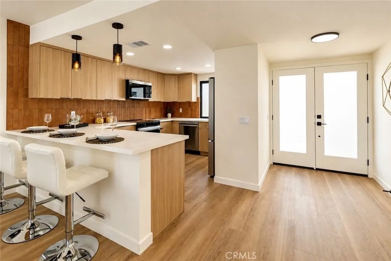 1012 Saint Thomas