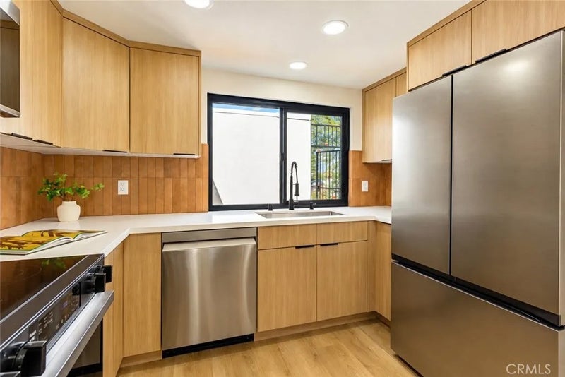 1012 Saint Thomas