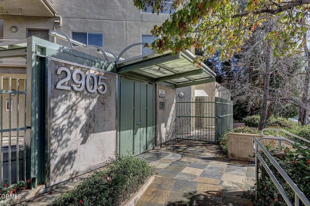 Photo of 2905 Montrose Avenue #610, La Crescenta, CA 91214 (MLS # P1-25963)