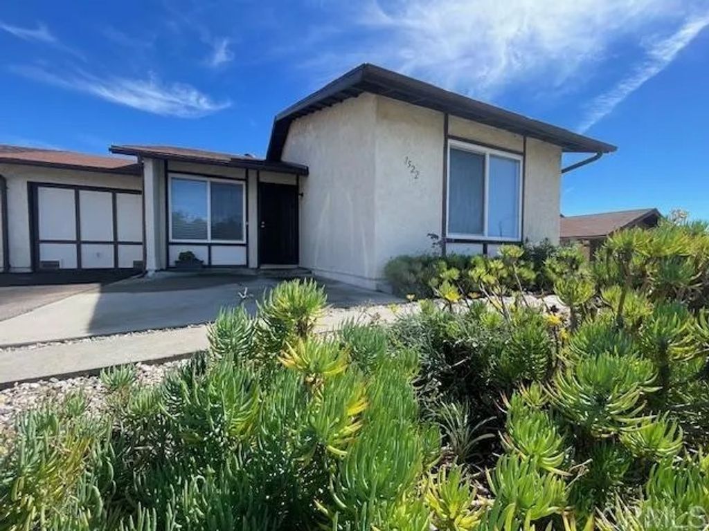 Photo of 1522 Rolling Hills Dr, Oceanside, CA 92056 (MLS # NDP2602219)