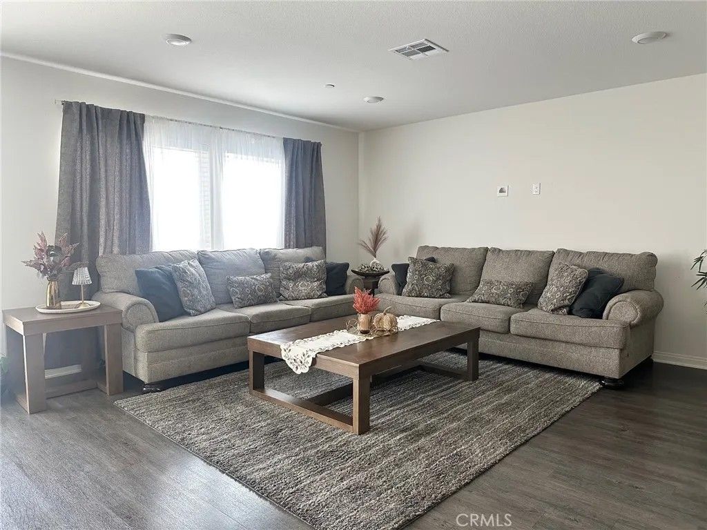 Photo of 247 Scarlet Oak Ln, San Jacinto, CA 92583 (MLS # SW25271948)