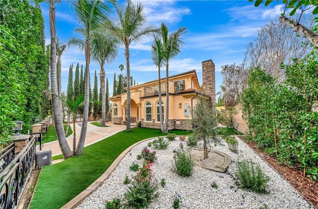 Photo of 661 W Lemon Avenue, Arcadia, CA 91007 (MLS # SR26038451)