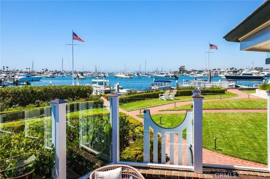 21 Bay Island