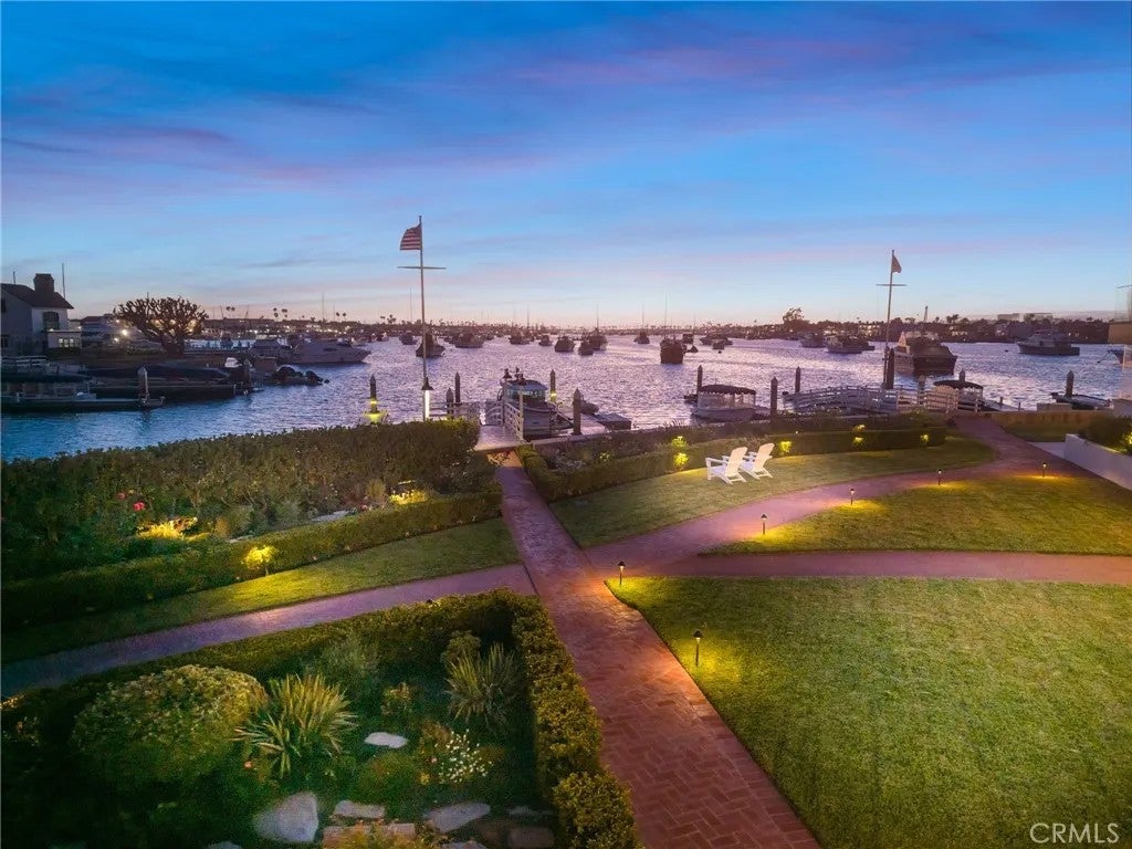 21 Bay Island