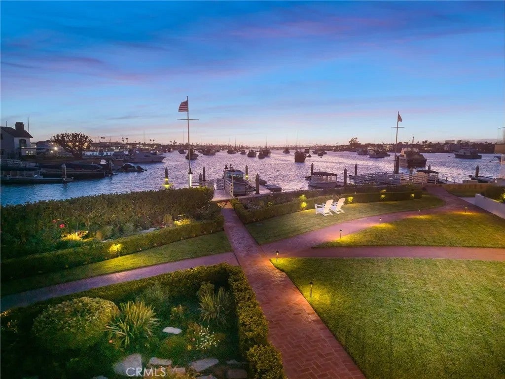 21 Bay Island