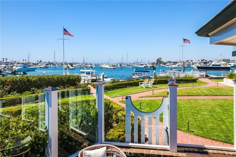 21 Bay Island