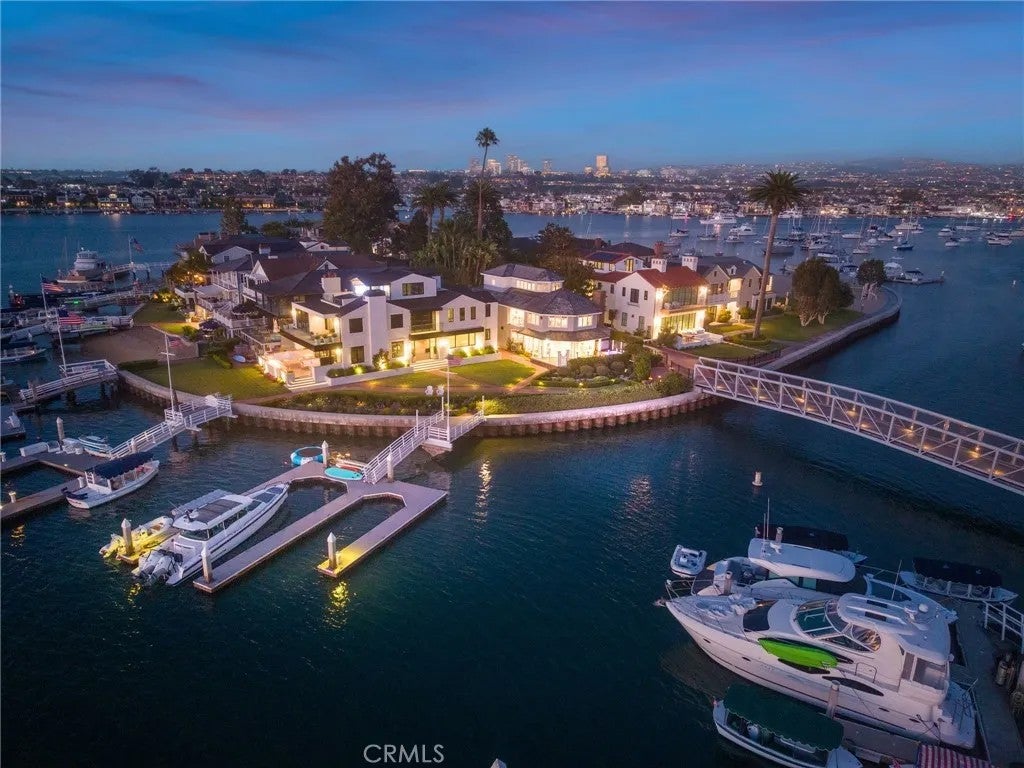 21 Bay Island