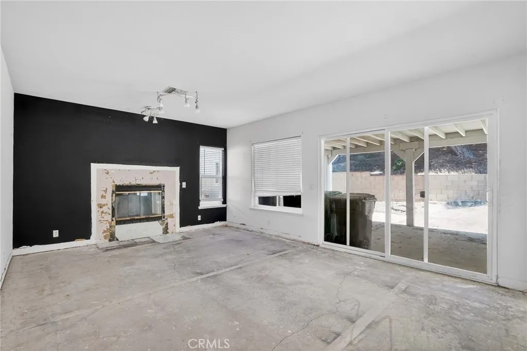 6910 Sycamore