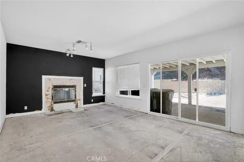 6910 Sycamore