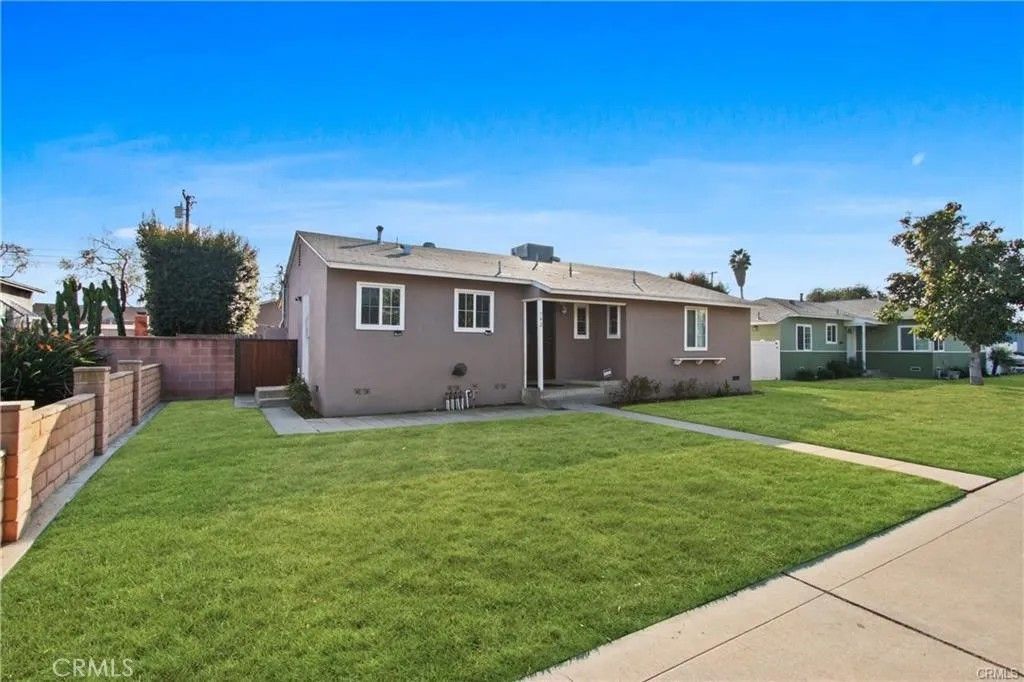 Photo of 742 W Orangethorpe Ave, Fullerton, CA 92832 (MLS # OC26091301)